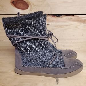 Madden Girl Moccasin Boots Women’s Size 6.5